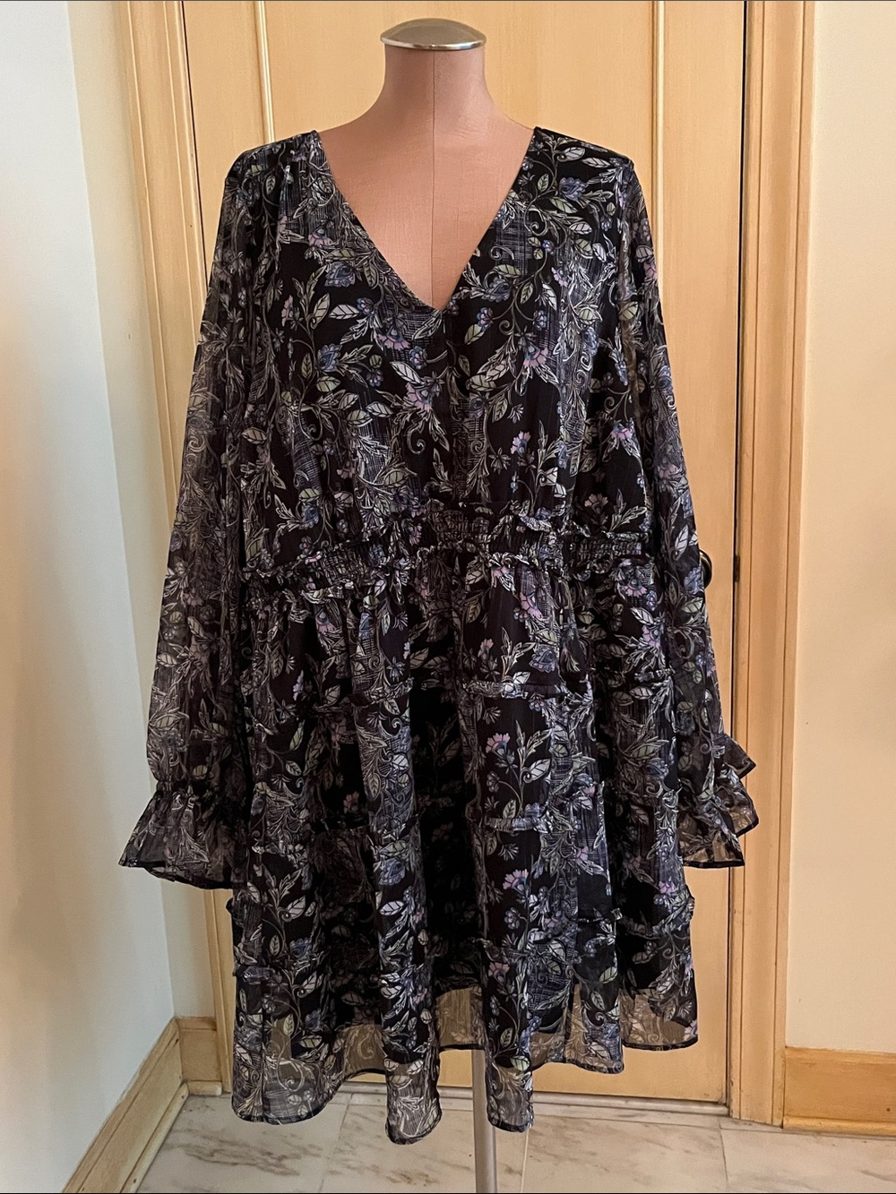 TORRID NWT Party Boho Floral V-Neck Black Tiered L. SLV Metallic Thread Dress 3X
